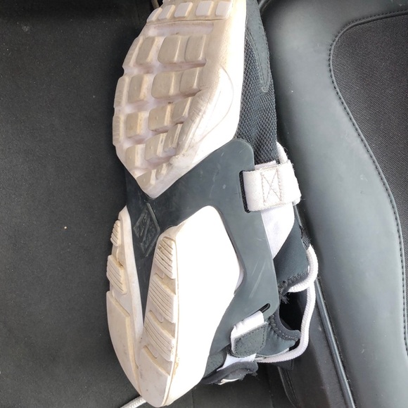 Nike - Picture 2 of 4